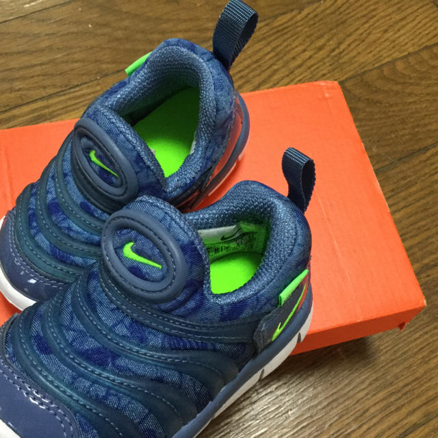 NIKE(ナイキ)の新品❤️NIKE ナイキダイナモスニーカー フリー 400 ダークブルー11cm キッズ/ベビー/マタニティのベビー靴/シューズ(~14cm)(スニーカー)の商品写真