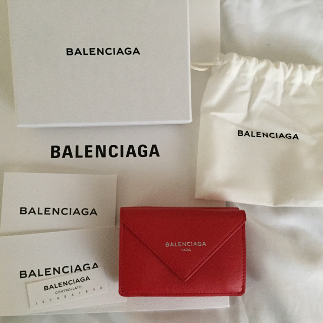 Balenciaga(バレンシアガ)の【新品】BALENCIAGA ペーパーミニウォレット レッド レディースのファッション小物(財布)の商品写真