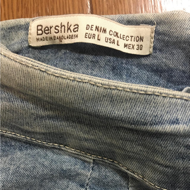 Bershka(ベルシュカ)の美品 ベルシュカ デニム ハイウエスト ジップ ショートパンツ  定番 シンプル レディースのパンツ(ショートパンツ)の商品写真