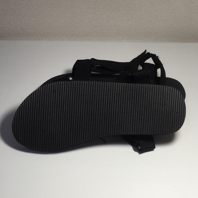 新品 ストラップサンダル 黒黒 23〜23.5cm ノーブランド テバ風  レディースの靴/シューズ(サンダル)の商品写真