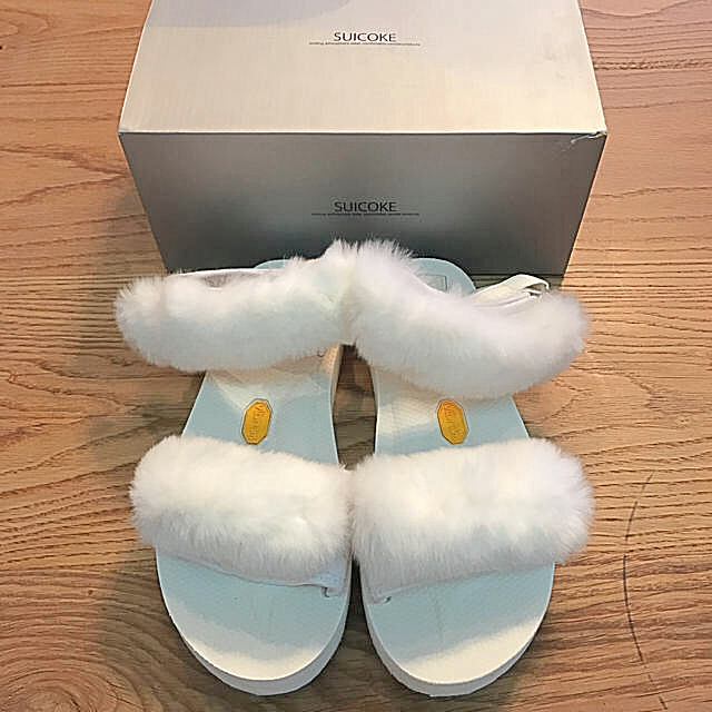 suicoke(スイコック)の新品未使用 【 Suicoke 】ラビットファー Vibramソール サンダル レディースの靴/シューズ(サンダル)の商品写真