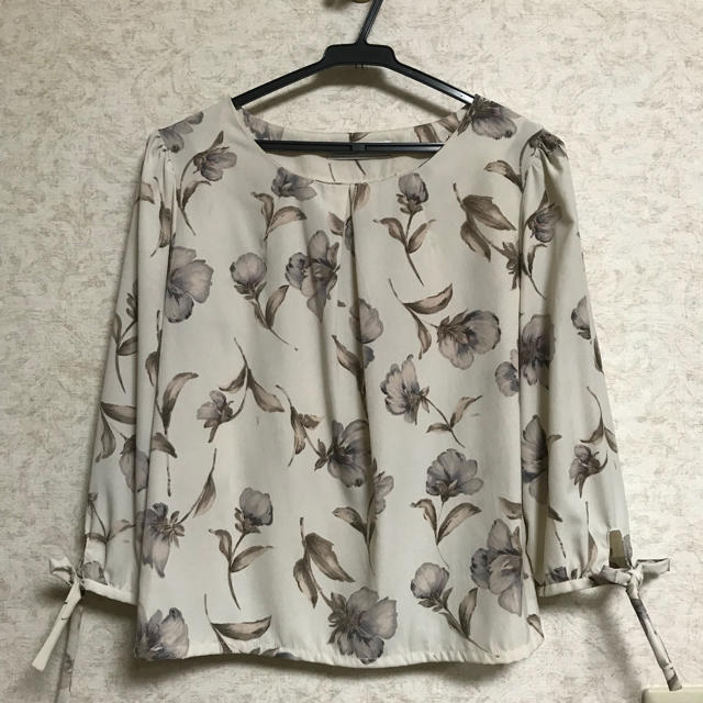 Mew's(ミューズ)の美品☆MEW'S☆花柄ブラウス レディースのトップス(シャツ/ブラウス(長袖/七分))の商品写真