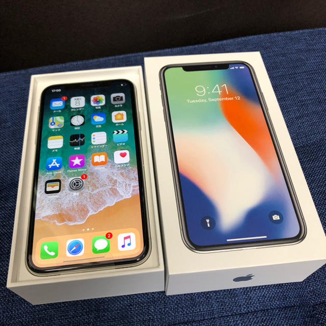 iPhone(アイフォーン)の新品 未使用 iPhone X 256GB au シルバー スマホ/家電/カメラのスマートフォン/携帯電話(スマートフォン本体)の商品写真