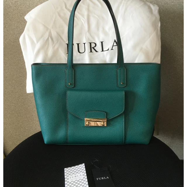 Furla(フルラ)のFURLA Julia レザー トートバッグ☆ケイトスペード マイケルコース レディースのバッグ(トートバッグ)の商品写真