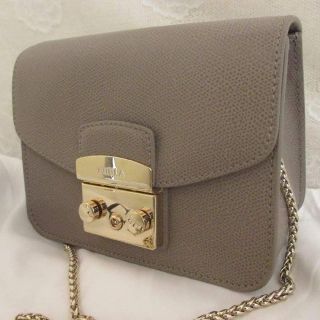 フルラ(Furla)の大人気値下げ中♡フルラメトロポリス  人気のグレージュ(ショルダーバッグ)