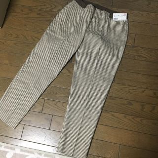 ユニクロ(UNIQLO)の【新品】ユニクロ リネンブレンドクロップドパンツ(クロップドパンツ)