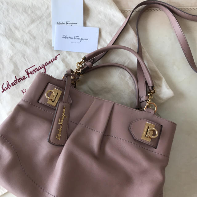 Ferragamo(フェラガモ)の♡ゆりぱ様♡専用 レディースのバッグ(ハンドバッグ)の商品写真