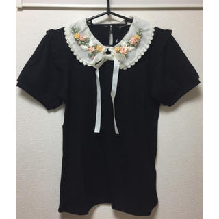 アクシーズファム(axes femme)の【未着用.美品】ローズ刺繍カットソー (黒)(カットソー(半袖/袖なし))