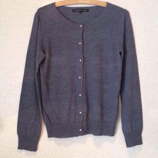 ユナイテッドアローズグリーンレーベルリラクシング(UNITED ARROWS green label relaxing)のパール風ボタン グレー カーディガン(カーディガン)