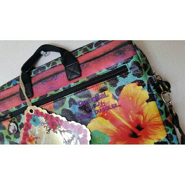 [美品]希少desigual ラップトップバッグ 29 x 37cm