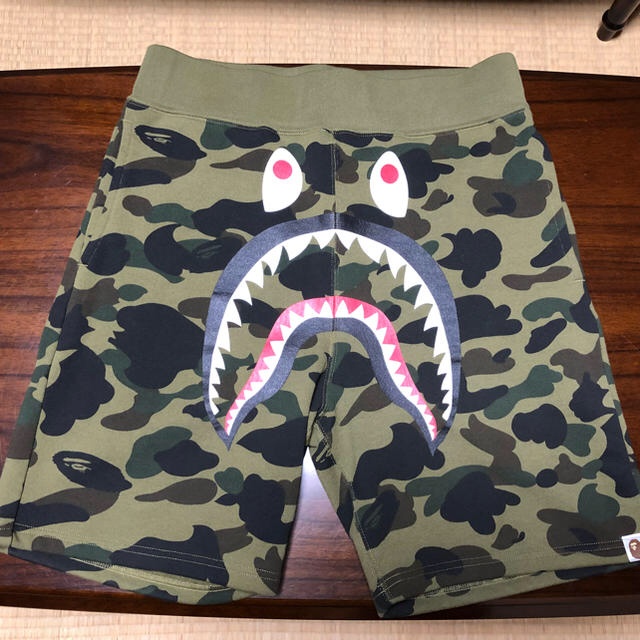 A BATHING APE(アベイシングエイプ)のヒデ様専用 A BATHING APE 1st CAMO SHARK SHORT メンズのパンツ(ショートパンツ)の商品写真