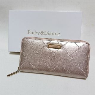 ピンキーアンドダイアン(Pinky&Dianne)のPINKY&DIANNE エナメルロゴ型押し柄ラウンド長財布 ピンクゴールド(財布)