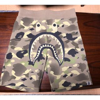 アベイシングエイプ(A BATHING APE)のA BATHING APE UNDEFEATED SHARK SHORTS(ショートパンツ)