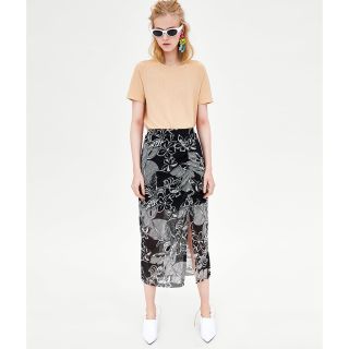 ザラ(ZARA)の【今期】ZARA ザラ プリントロングスカート サイズS 新品タグ付き(ロングスカート)