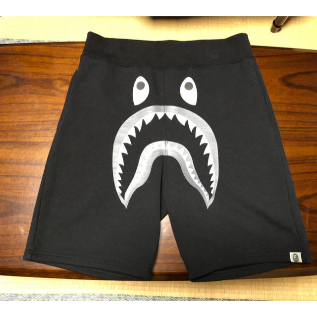 A BATHING APE(アベイシングエイプ)のUNDEFEATED A BATHING APE SHARK SHORTS メンズのパンツ(ショートパンツ)の商品写真