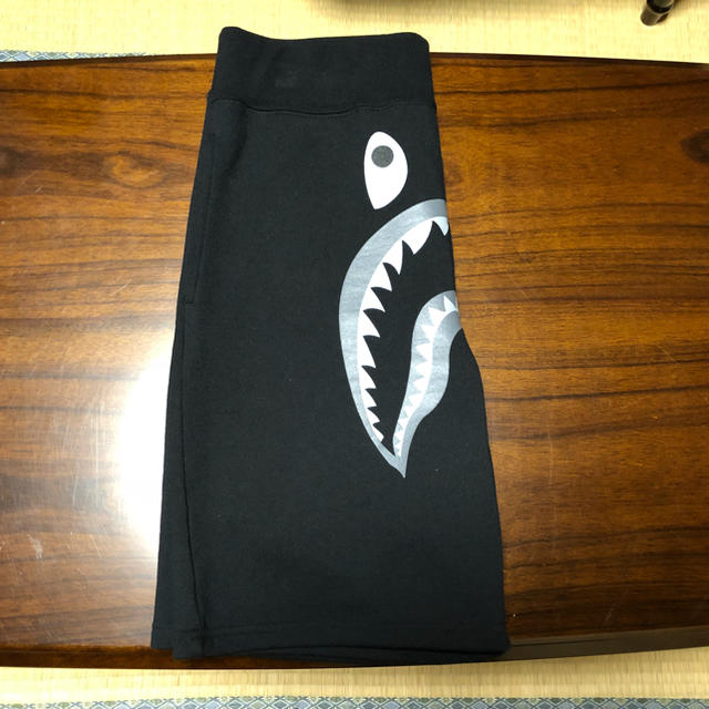 A BATHING APE(アベイシングエイプ)のUNDEFEATED A BATHING APE SHARK SHORTS メンズのパンツ(ショートパンツ)の商品写真