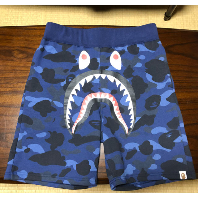 A BATHING APE(アベイシングエイプ)のA BATHING APE COLOR CAMO SHARK SHORTS メンズのパンツ(ショートパンツ)の商品写真