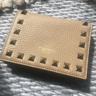 ヴァレンティノ(VALENTINO)のVALENTINO 新品スタッズ財布 二つ折り(財布)