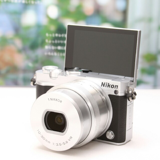 ✨超美品✨Wi-Fi搭載＆自撮りミラーレス一眼❤Nikon 1 J5 シルバー