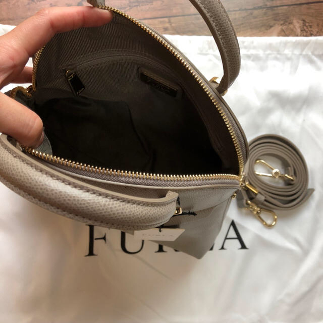 Furla - 新品 フルラ パイパーS ショルダーバッグ グレージュ SABBIA