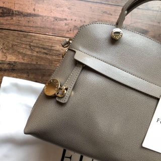 FURLA　パイパー　Sabbia Mサイズ　ショルダーつき