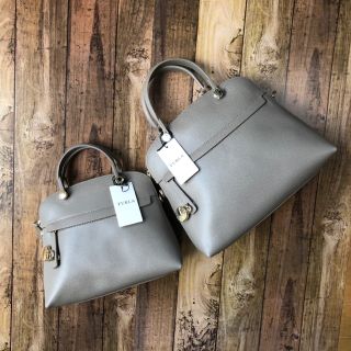 Furla - 新品 フルラ パイパーS ショルダーバッグ グレージュ SABBIA ...