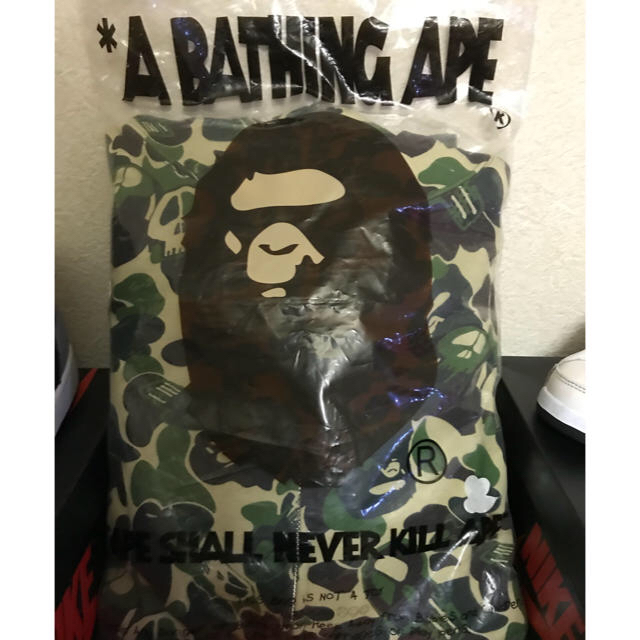 A BATHING APE コラボ パーカー