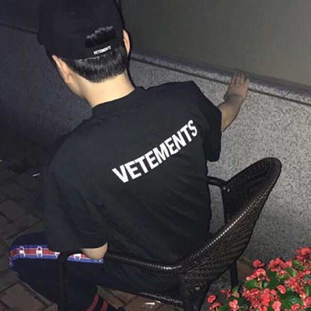 Balenciaga(バレンシアガ)のVetements t-shirt staff ヴェトモン  メンズのトップス(Tシャツ/カットソー(半袖/袖なし))の商品写真