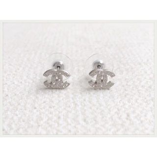 シャネル(CHANEL)のchanel ココマーク ラインストーンピアス シルバー(ピアス)