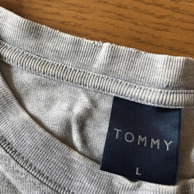 TOMMY(トミー)のトミー グレー 半袖Tシャツ メンズのトップス(Tシャツ/カットソー(半袖/袖なし))の商品写真