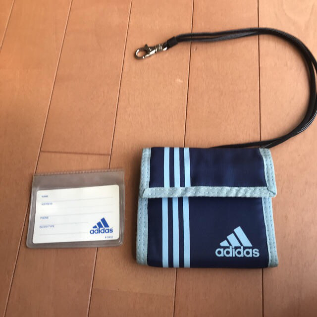 adidas(アディダス)のadidasウォレットお値下げしました 早い者勝ちです キッズ/ベビー/マタニティのこども用ファッション小物(財布)の商品写真