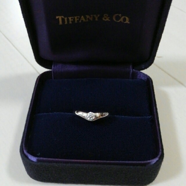 Tiffany & Co.(ティファニー)のティファニープラチナダイヤカーブドリング新品 レディースのアクセサリー(リング(指輪))の商品写真