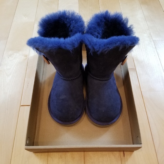 UGG(アグ)のUGG　ギッズ　ムートンブーツ キッズ/ベビー/マタニティのベビー靴/シューズ(~14cm)(ブーツ)の商品写真