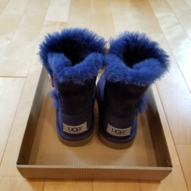 UGG(アグ)のUGG　ギッズ　ムートンブーツ キッズ/ベビー/マタニティのベビー靴/シューズ(~14cm)(ブーツ)の商品写真