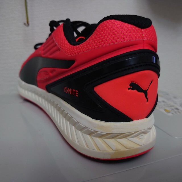 PUMA(プーマ)のPUMA イグナイト v2ワイド 新品未使用 メンズの靴/シューズ(スニーカー)の商品写真