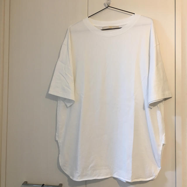 Khaju(カージュ)のkhaju サイドスリットビッグTEE 未使用 洗濯済 レディースのトップス(Tシャツ(半袖/袖なし))の商品写真