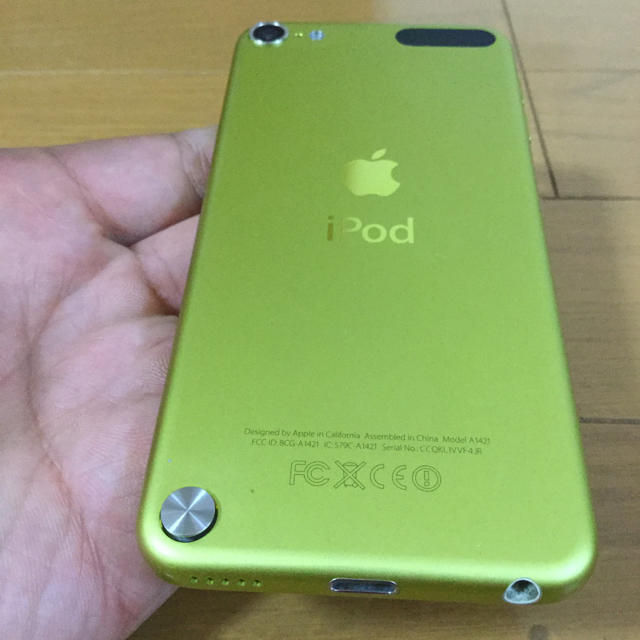 iPod touch(アイポッドタッチ)のIpod 本体 5世代 スマホ/家電/カメラのオーディオ機器(ポータブルプレーヤー)の商品写真