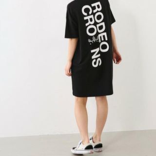 ロデオクラウンズワイドボウル(RODEO CROWNS WIDE BOWL)のロデオクラウンズ   王冠 ワッペン Tシャツ ワンピース(ミニワンピース)