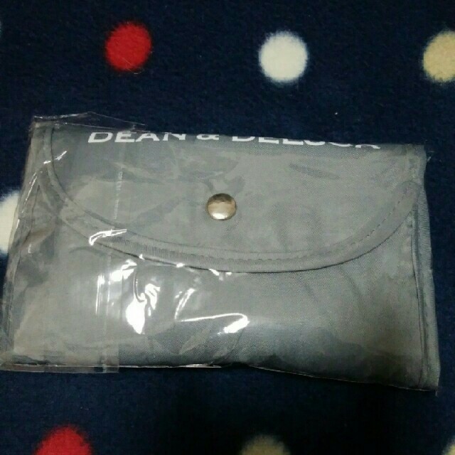 DEAN & DELUCA(ディーンアンドデルーカ)のDEAN＆DELUCA☆大人気☆携帯便利☆新品☆折り畳み式エコバッグ(グレー) レディースのバッグ(エコバッグ)の商品写真