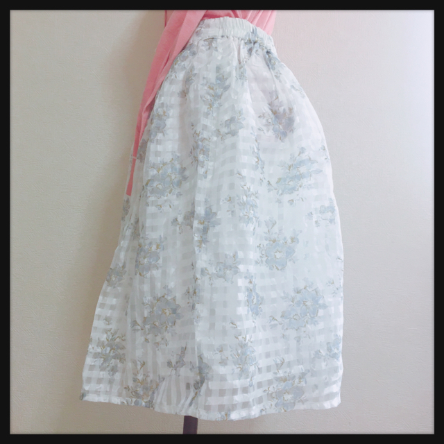 [未使用✧︎益若つばさコラボ]花柄ふんわりスカート白 清楚 ガーリーお好きな方に レディースのスカート(ひざ丈スカート)の商品写真