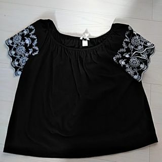 エイチアンドエム(H&M)の新品！今年夏購入！H&MのフリルTシャツ(Tシャツ(半袖/袖なし))