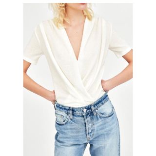 ザラ(ZARA)の新品未使用品 ZARA Vネックシャツ(Tシャツ(半袖/袖なし))