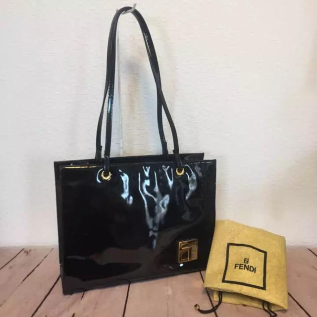 FENDI - FENDI フェンディ エナメルレザートートバッグの通販 by ...