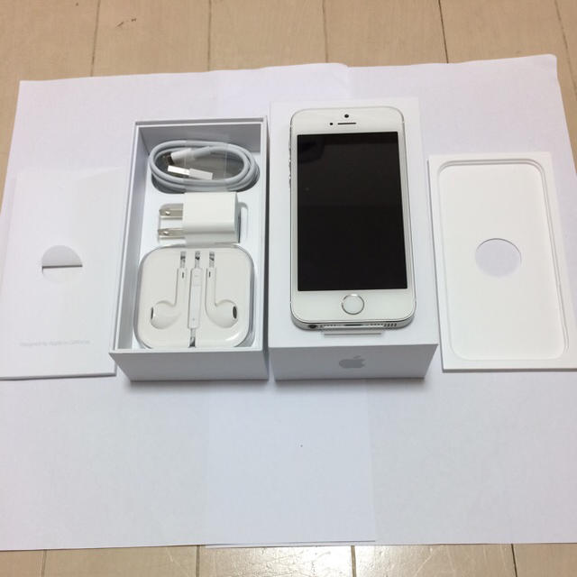 新品 未使用 iPhoneSE 32GB simフリー シルバースマホ/家電/カメラ