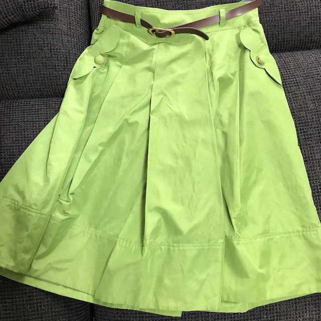 QUEENS COURT(クイーンズコート)のクィーンズコート ベルト付き膝丈スカート レディースのスカート(ひざ丈スカート)の商品写真