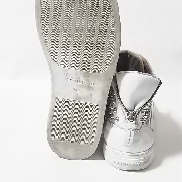 最高傑作限定スタッズ!TRENDIANO高級レザースニーカー26cm白銀 メンズの靴/シューズ(スニーカー)の商品写真