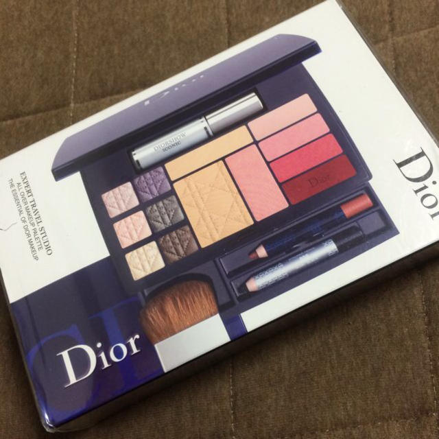 Dior トラベルパレット