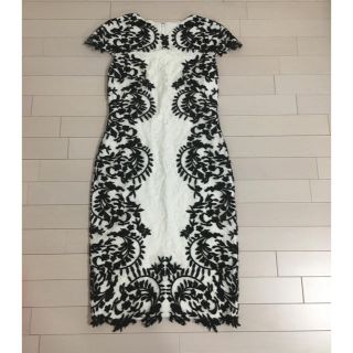 タダシショウジ(TADASHI SHOJI)の【新品未使用】US6 タダシショウジ CAP SLEEVE 刺繍ドレス(ひざ丈ワンピース)