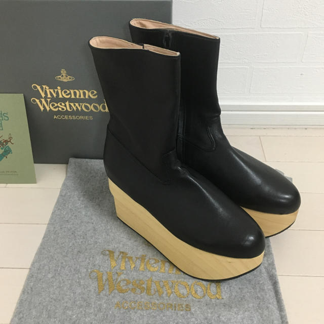 Vivienne Westwood(ヴィヴィアンウエストウッド)の【yuppy様専用】UK3(22) ヴィヴィアンウェストウッド ロッキンホース レディースの靴/シューズ(ブーツ)の商品写真