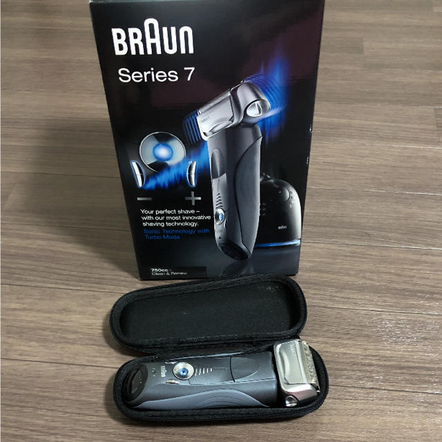 BRAUN(ブラウン)のBRAUN series7 スマホ/家電/カメラの美容/健康(メンズシェーバー)の商品写真